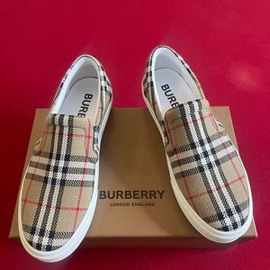 Brand New Burberry Sneakers 👟